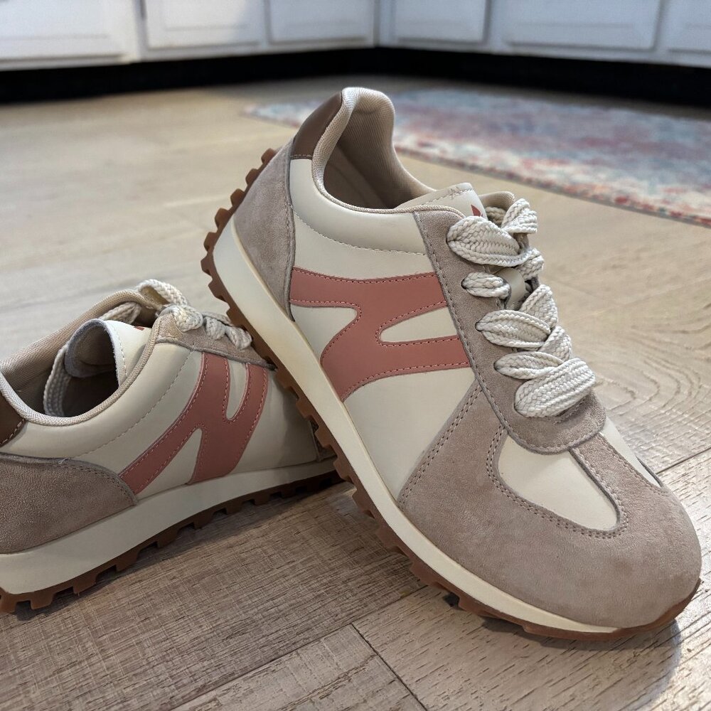 Somiliss Easy Stride Sneaker